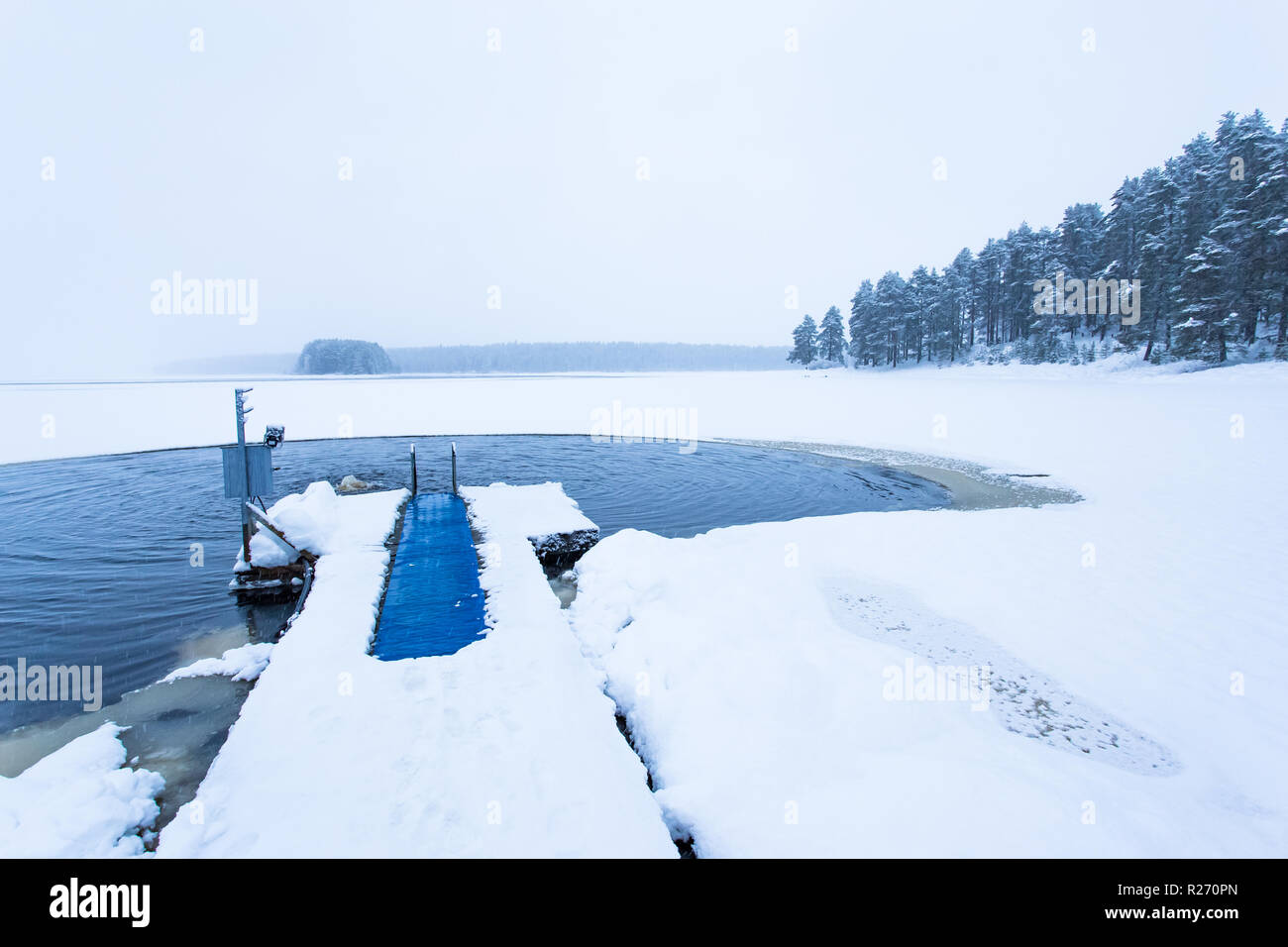 Lieu de baignade de glace de Kuhmo (Finlande). Banque D'Images