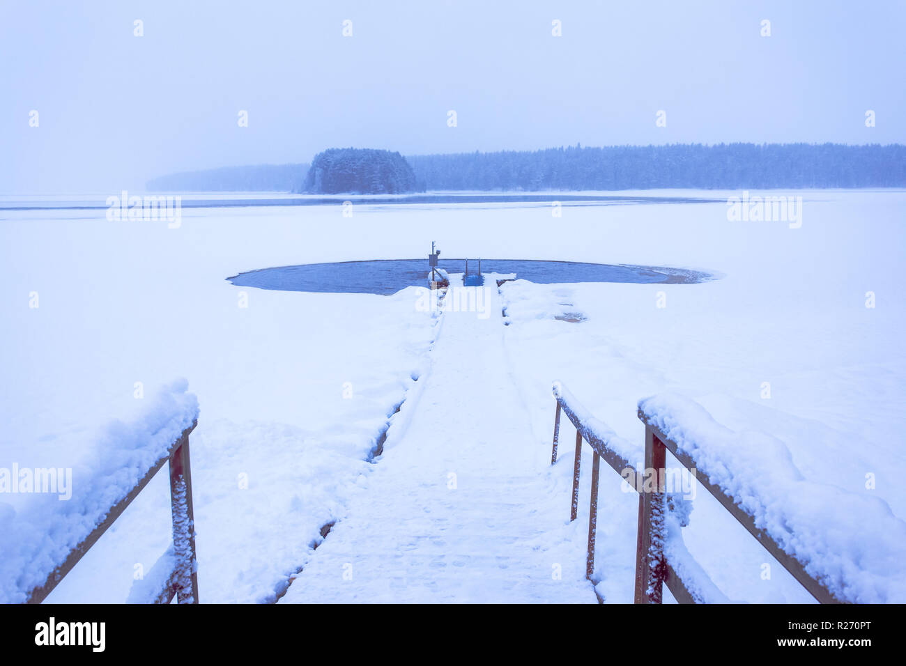 Lieu de baignade de glace de Kuhmo (Finlande). Banque D'Images