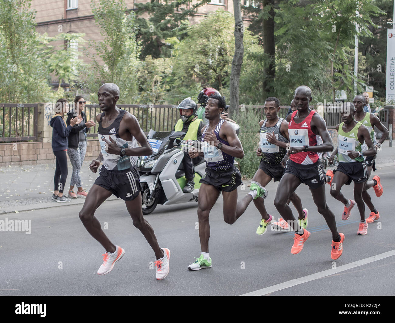 BERLIN, ALLEMAGNE - 25 septembre 2016 : Le groupe de tête au Marathon de Berlin 2016 Banque D'Images