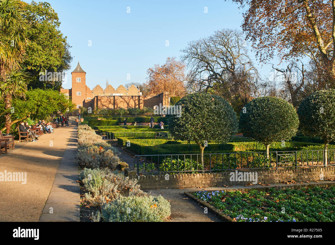 Les jardins néerlandais dans les motifs de Holland House, Holland Park, London UK Banque D'Images