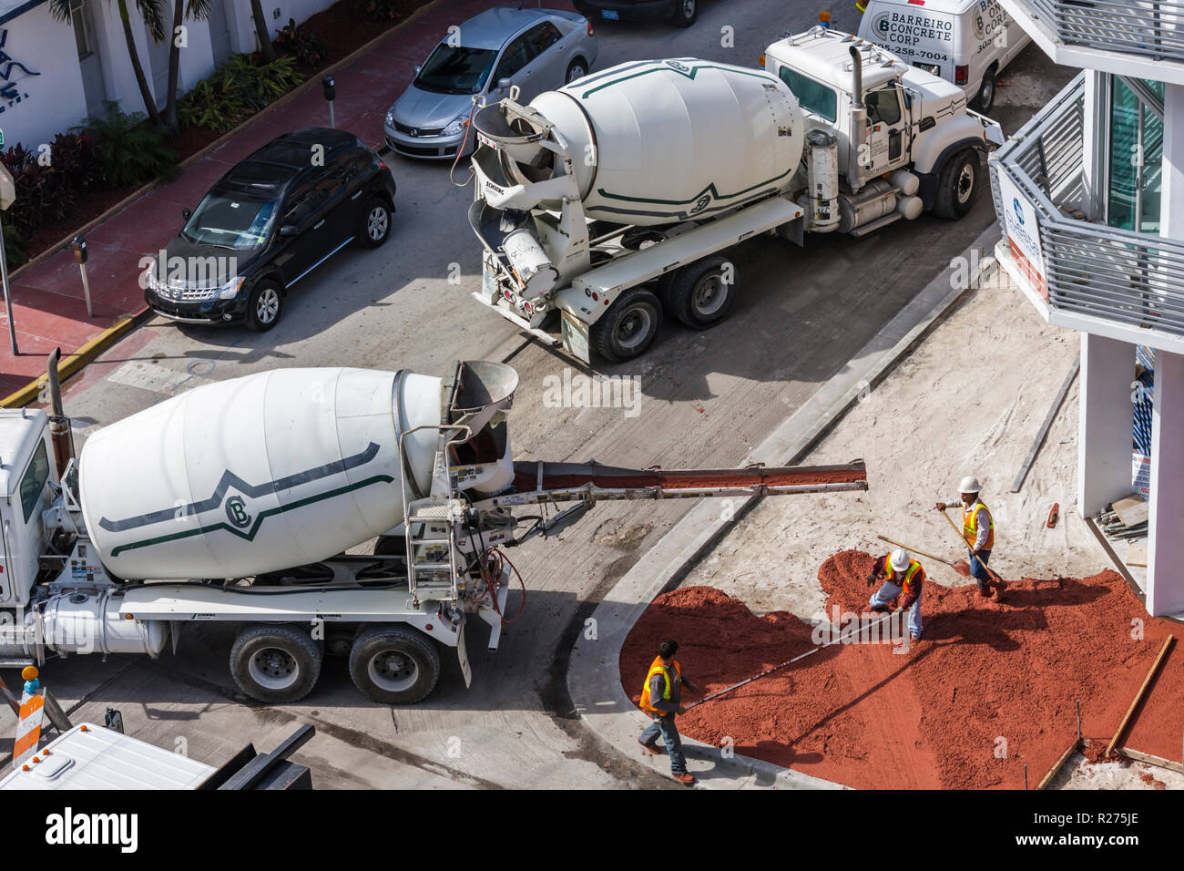 Miami Beach Florida,Ocean Drive,hôtel hôtels motels auberge motels, sous un nouveau chantier de construction, chantier de construction, travaux, camion de ciment, mélange Banque D'Images