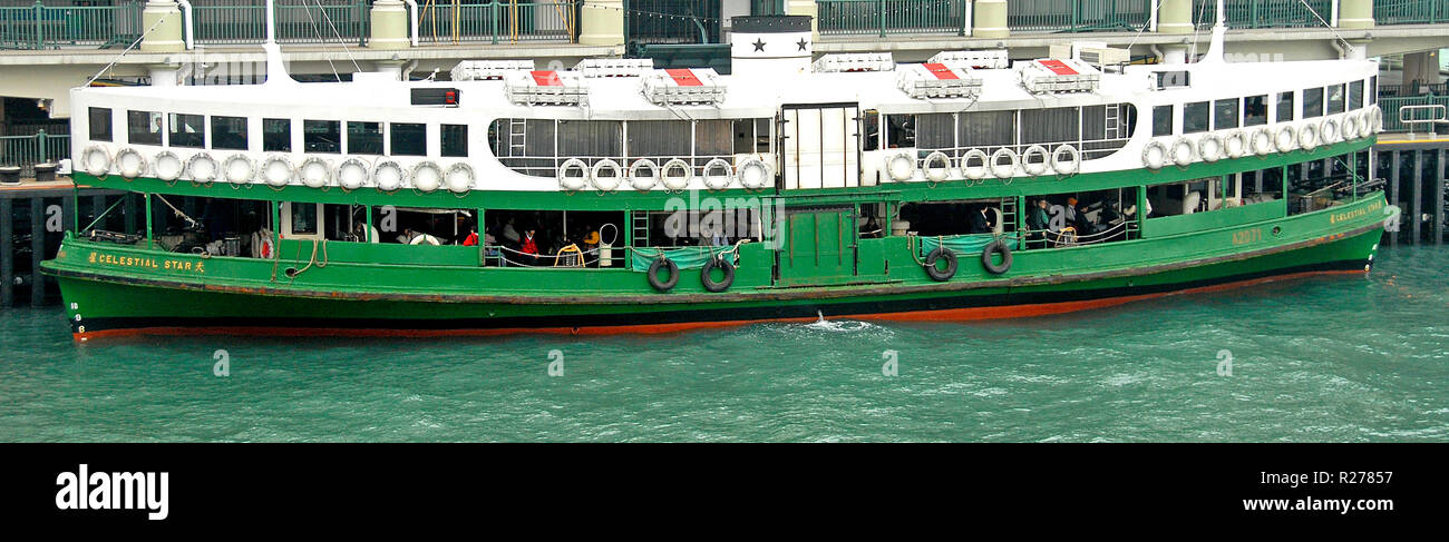 Le bateau en Star Ferry Pier, Victoria bay, Hong Kong , Chine Banque D'Images