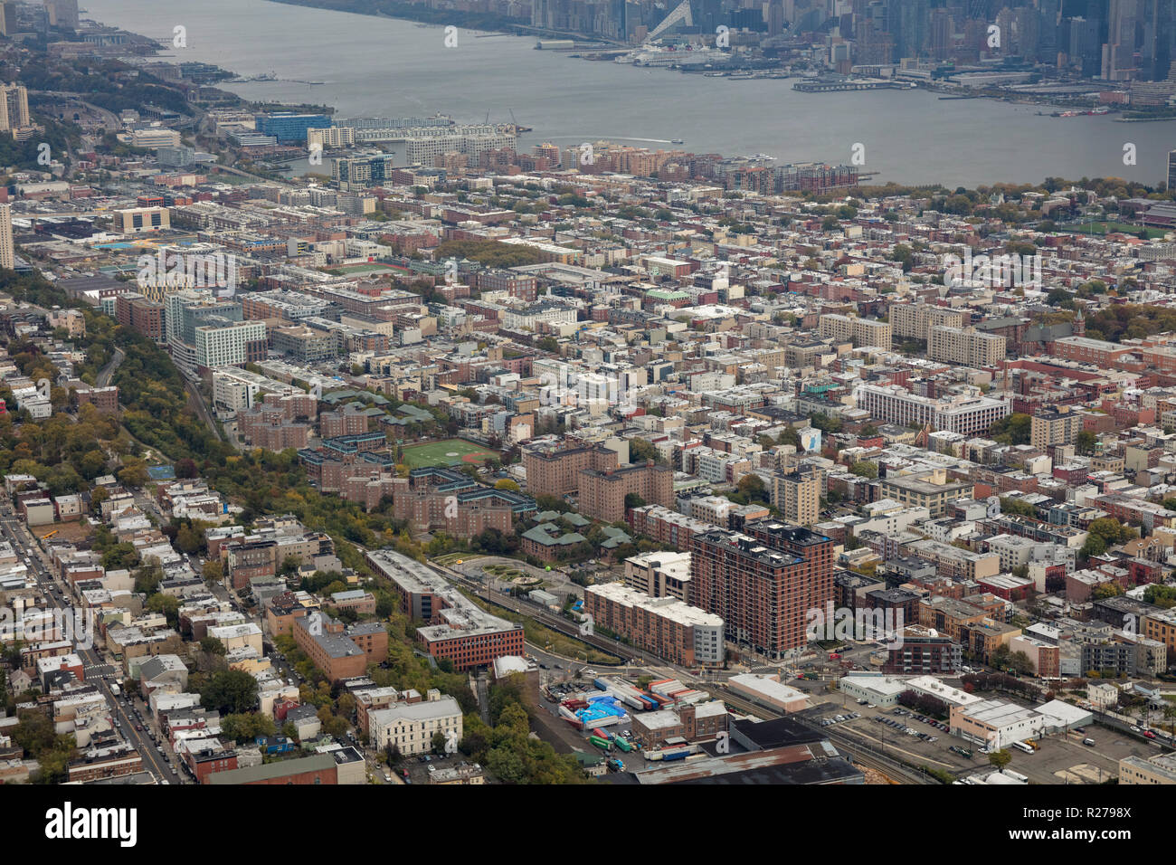 Vue aérienne de l'hélicoptère et des hauteurs d'Hoboken, NJ, USA, New Jersey, USA Banque D'Images