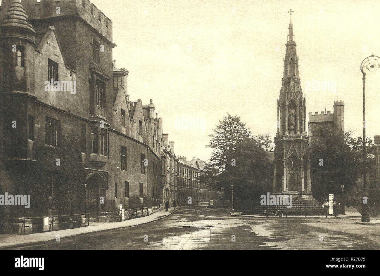 Oxford, le Mémorial des martyrs, la ville est connue dans le monde entier comme l'accueil de l'Université d'Oxford, la plus ancienne université du monde anglophone.[11] Les bâtiments à Oxford démontrer exemples notables de chaque période d'architecture anglaise depuis la fin de la période saxonne. Oxford est connue comme la "ville des clochers rêveurs", terme inventé par le poète Matthew Arnold. Oxford a une large base économique. Ses industries sont la fabrication du moteur, de l'éducation, de l'édition et un grand nombre des technologies de l'information fondée sur des données scientifiques des entreprises, certains étant des branches. Banque D'Images