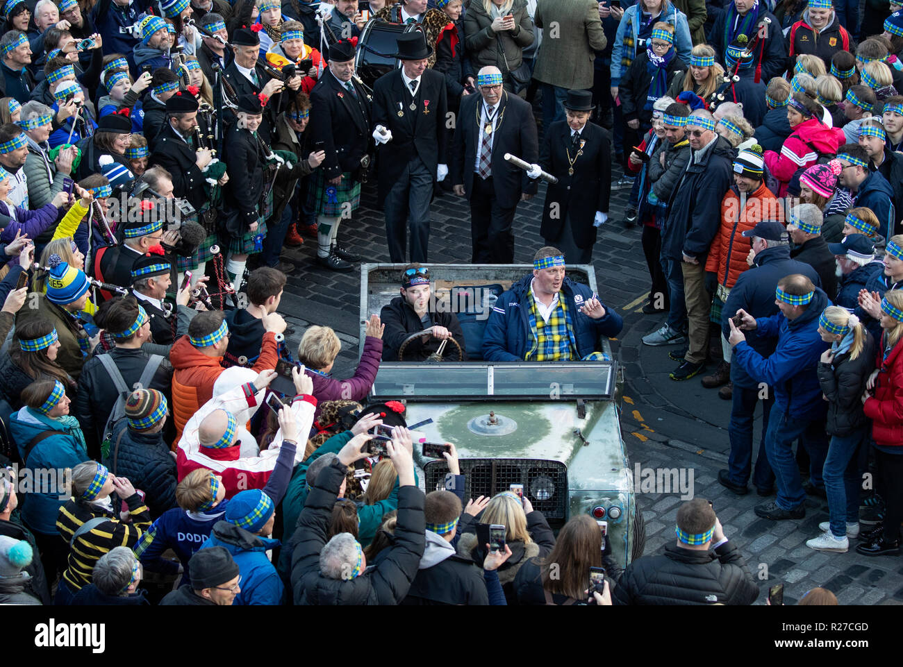 Ancien international de rugby Ecosse Doddie Weir est entraîné à Murrayfield Stadium après avoir accueilli "le rassemblement de 10 000 bandeaux' à la Edinburgh's Mercat Cross, un événement de collecte de fonds à l'appui de la Mon nom'5 Doddie Foundation. La fondation recueille des fonds pour aider la recherche sur les causes de maladie du motoneurone (MDN) et enquêter sur les remèdes potentiels, et à octroyer des subventions à des personnes souffrant de la DN, pour leur permettre de vivre une vie remplie comme possible. Banque D'Images