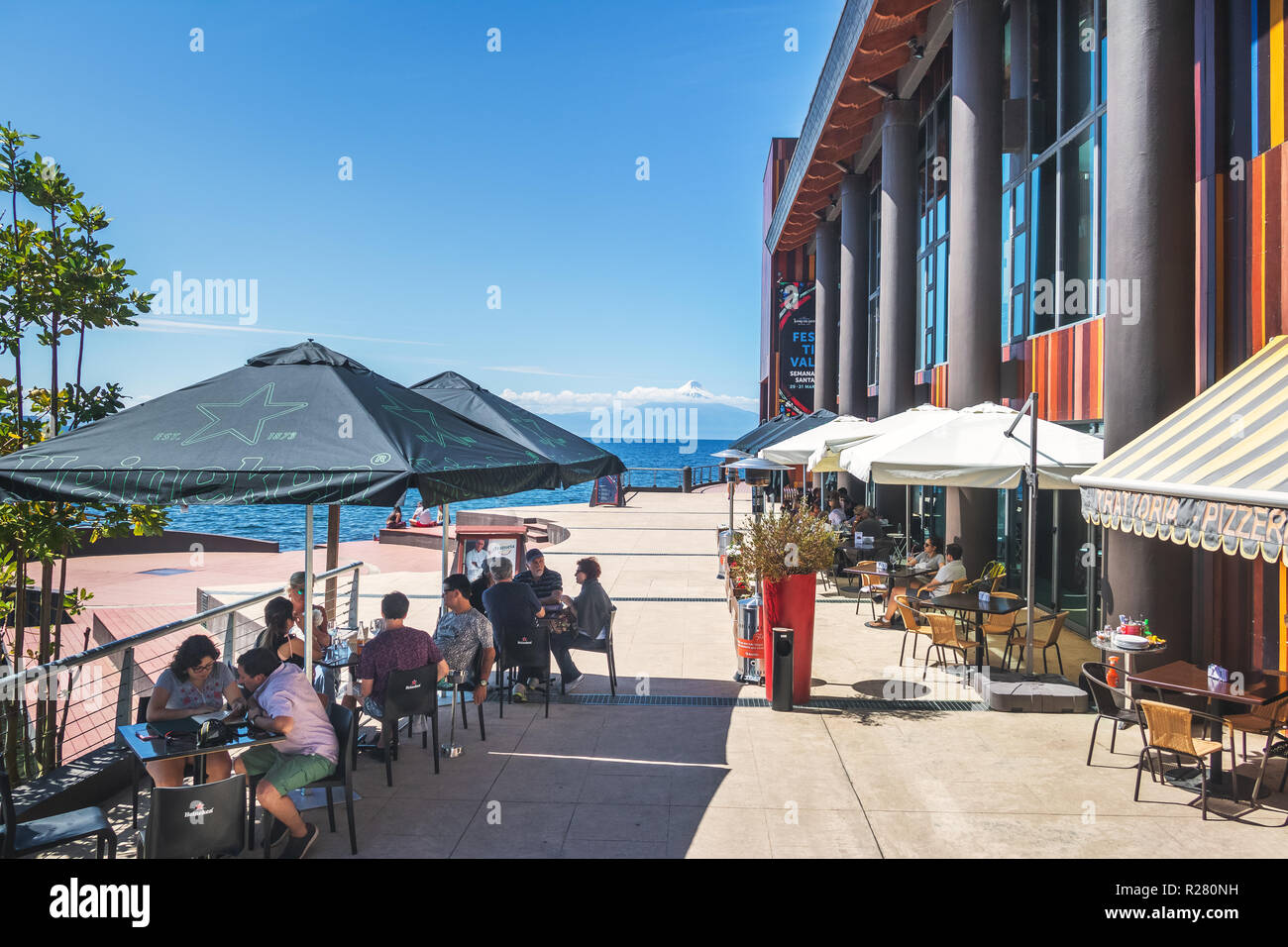 Restaurants au Teatro del Lago (LAC) Théâtre - Frutillar, Chili Banque D'Images