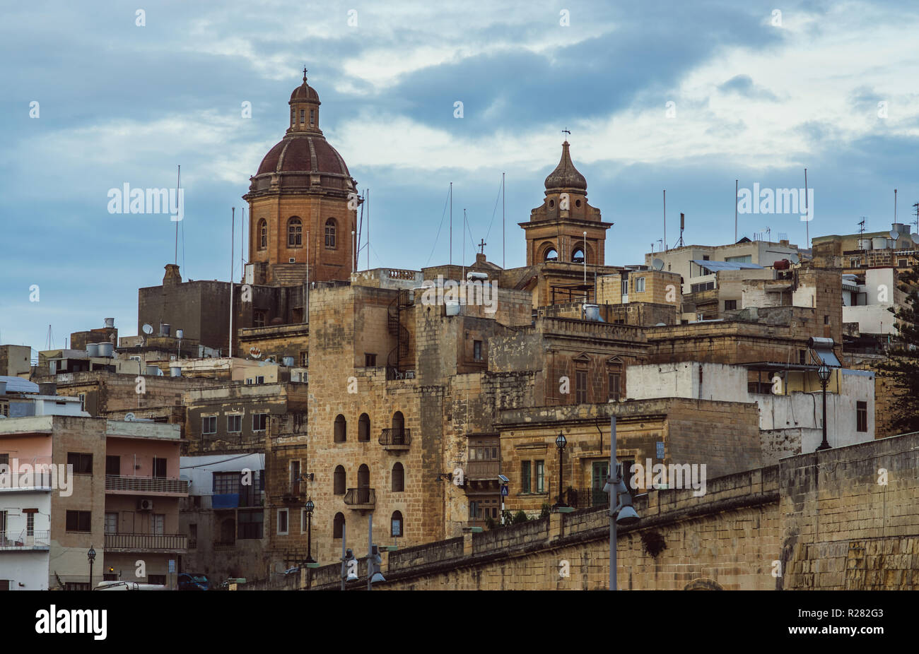 Vue de la vieille ville et l'église Saint-Laurent à Il-Birgu, Malte Banque D'Images