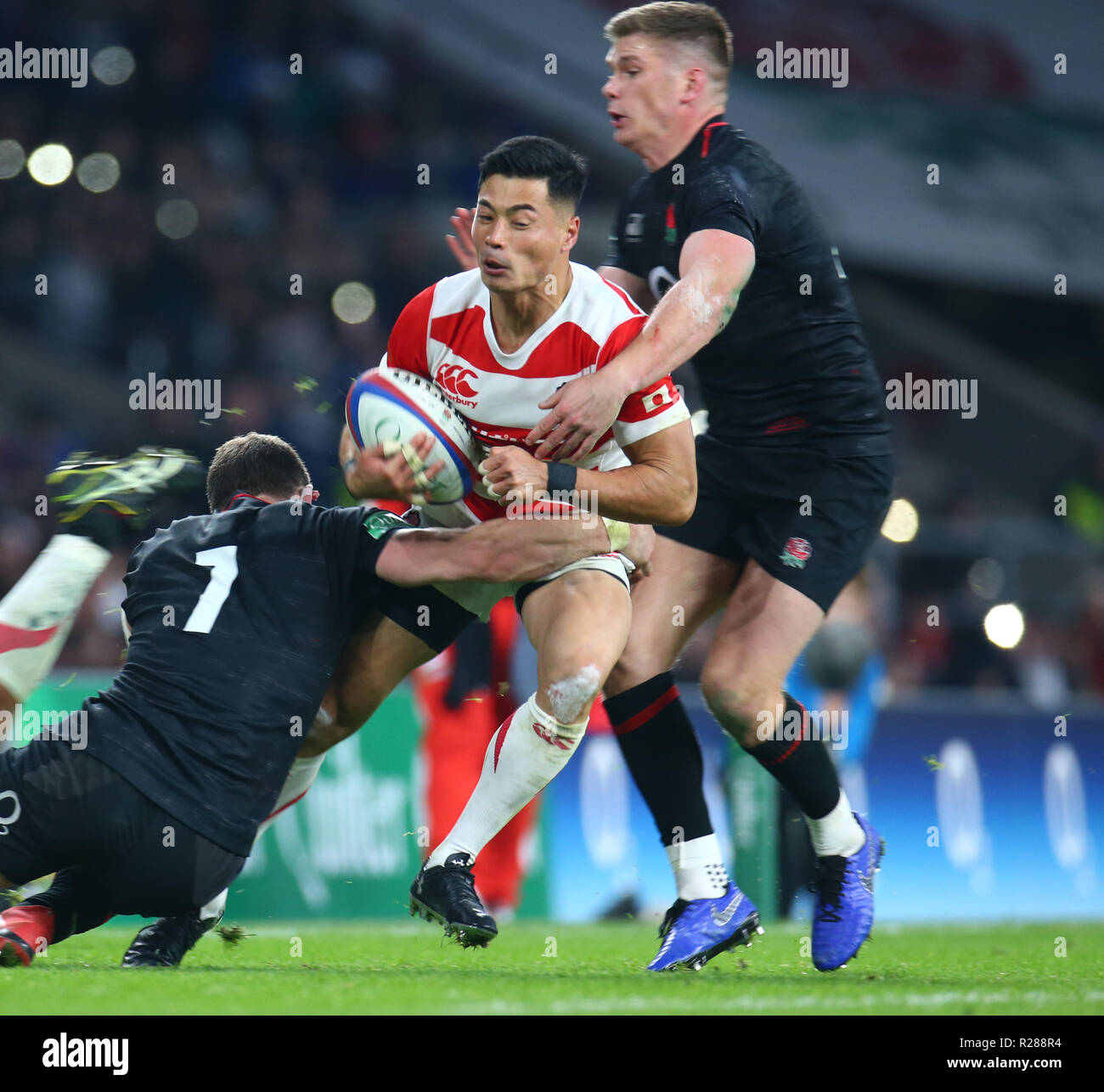 Londres, Royaume-Uni, 17 novembre 2018. Akihito Yamada du Japon est abordé par Owen Farrell de l'Angleterre pendant 183 International entre l'Angleterre et du Japon au stade de Twickenham , , Londres, Angleterre le 10 novembre 2018. Action Sport Crédit Photo Banque D'Images Londres, Royaume-Uni, 17 novembre 2018. Akihito Yamada du Japon est abordé par Owen Farrell de l'Angleterre pendant 183 International entre l'Angleterre et du Japon au stade de Twickenham , , Londres, Angleterre le 10 novembre 2018. Action Sport Crédit Photo Banque D'Images