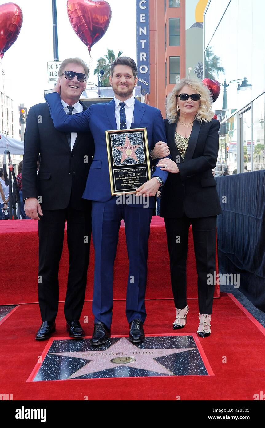 Hollywood Boulevard, Los Angeles, Californie, USA. 16 novembre 2018. Lewis Bublé, Michael Buble Buble ambre, à la cérémonie d'intronisation pour l'étoile sur le Hollywood Walk of Fame pour Michael Buble, Hollywood Boulevard, Los Angeles, CA, 16 novembre 2018. Crédit : Michael Germana/Everett Collection/Alamy Live News Banque D'Images