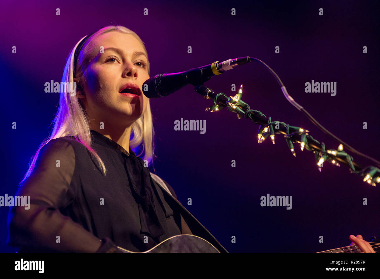 Madison, Wisconsin, USA. 16 novembre 2018. Au cours de l'Boygenius PHOEBE intermédiaires à la Tour Le Sylvee à Madison, Wisconsin Crédit : Daniel DeSlover/ZUMA/Alamy Fil Live News Banque D'Images