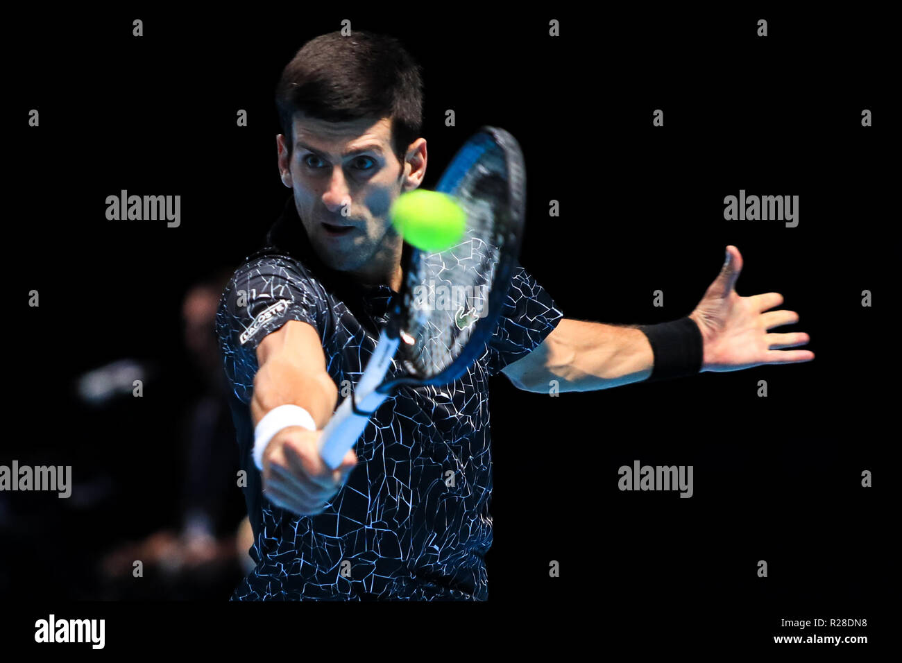 Londres, Royaume-Uni. 17 novembre 2018, l'O2 , , Londres, Angleterre ; Nitto ATP World Tour finals ; Novak Djokovic de Serbie en action lors de leur match contre Kevin Anderson, de crédit d'Afrique du Sud : Fogliati Romena/News Images Nouvelles Images /Crédit : Alamy Live News Banque D'Images