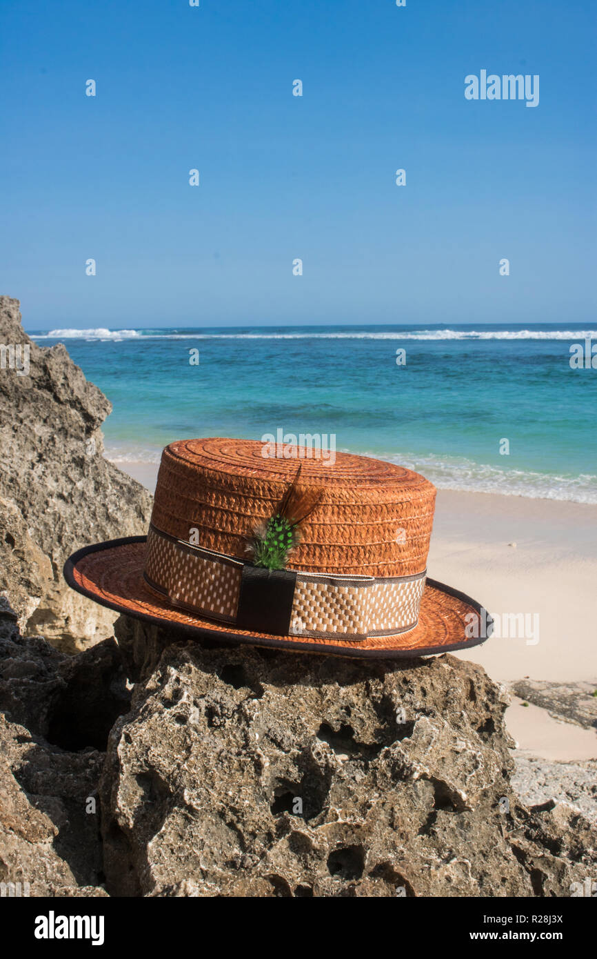 Chapeau canotier avec vue sur la plage photo Banque D'Images