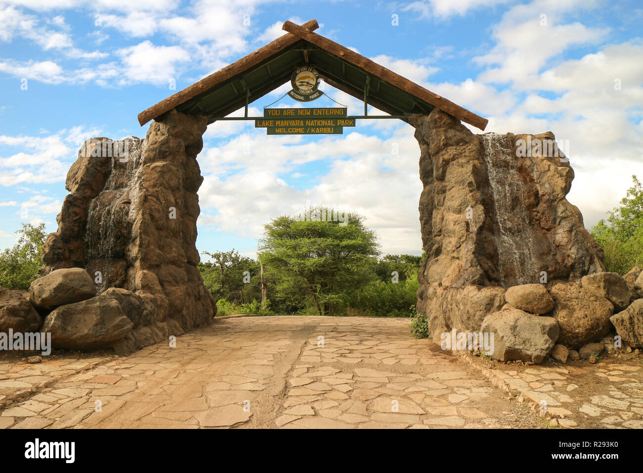 Panneau d'entrée au Parc National du lac Manyara en Tanzanie. Banque D'Images