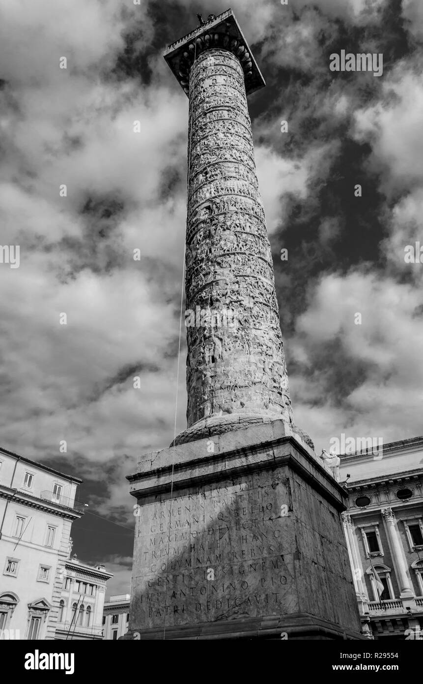 Vue sur le Traian Colonnes, construit pour célébrer la victoire sur les populations de Barbar. Banque D'Images