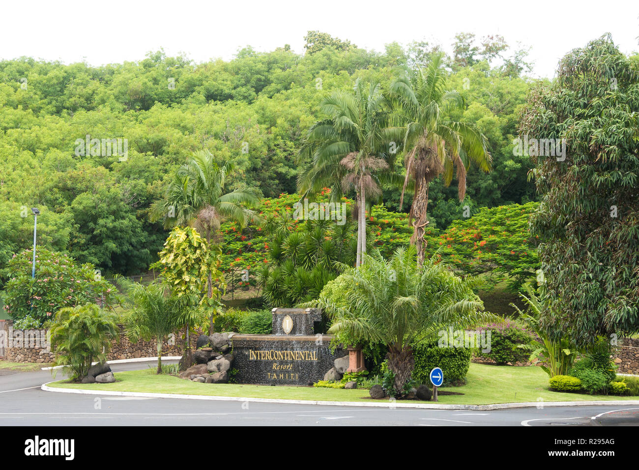 Vue de l'entrée à l'Intercontinental Resort à Papeete, Tahiti, Polynésie française. Banque D'Images