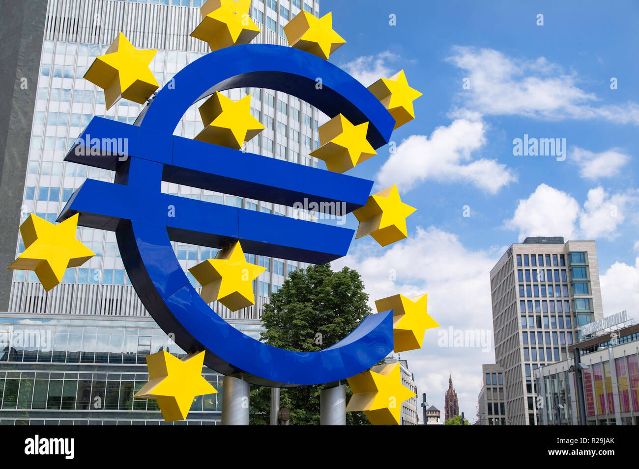Symbole de l'euro à Willy Brandt Platz, Francfort, Hesse, Allemagne Banque D'Images