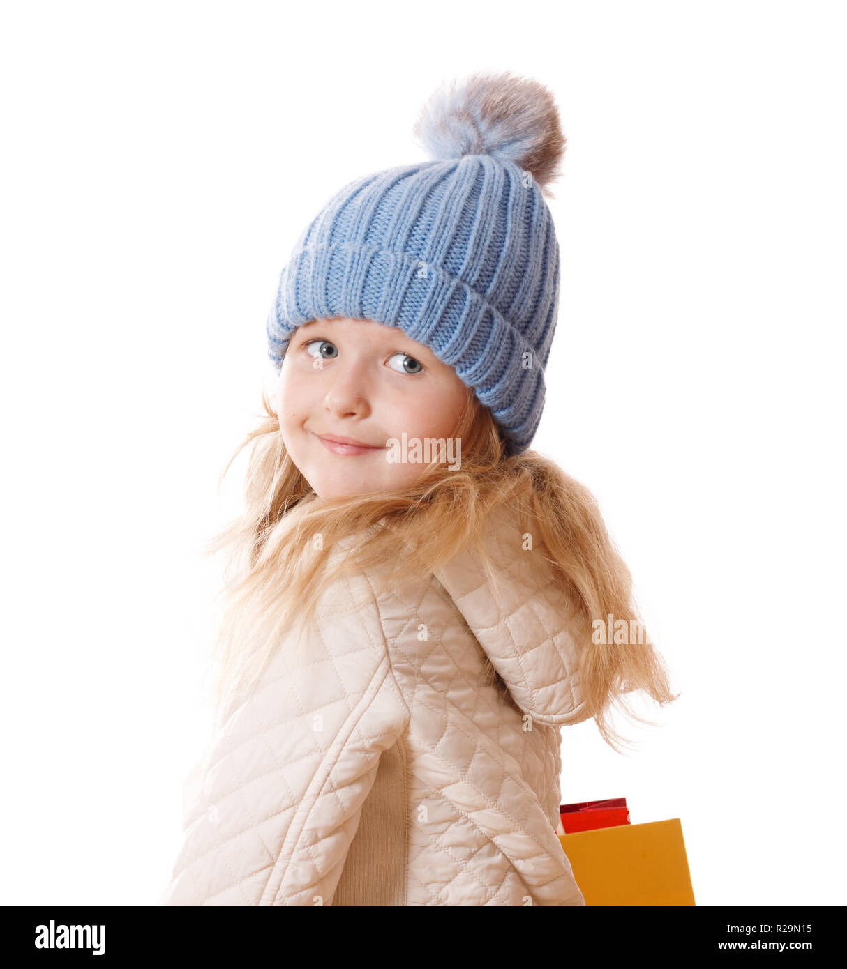 Petite fille en bleu avec capuchon tricoté pompon fourrure veste beige  et.isolé sur fond blanc Photo Stock - Alamy