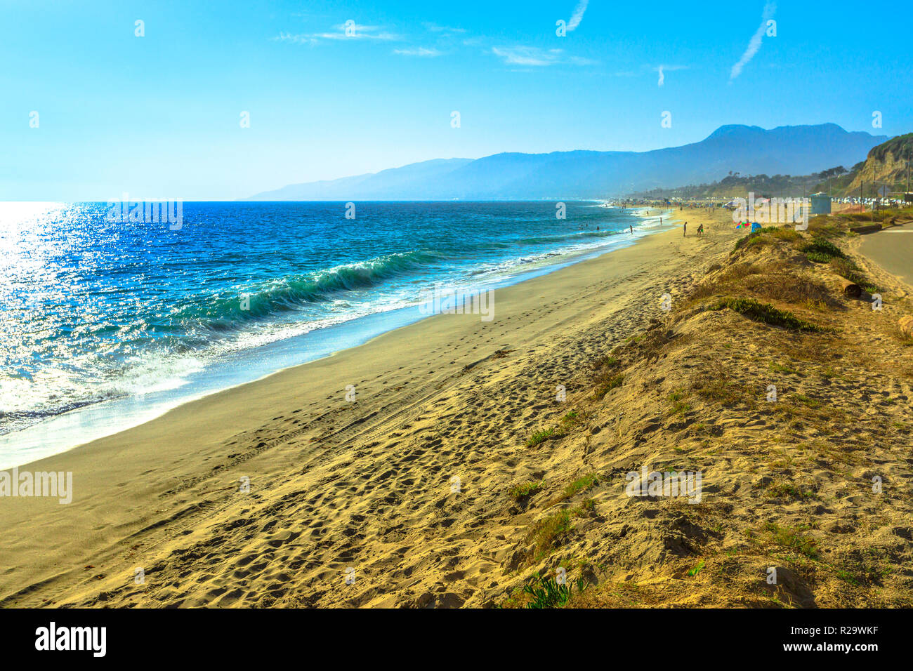 Plage d'état de point Dume sur Malibu dans la côte du Pacifique, Océan Pacifique en CA, United States. La côte ouest de la Californie. Ciel bleu, saison d'été en plein soleil. Copier l'espace. Banque D'Images