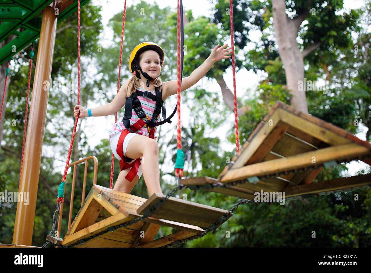 escalade-des-enfants-banque-d-image-et-photos-alamy