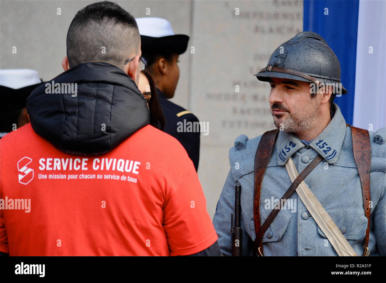 Assister aux fonctionnaires français 11 novembre 1918 commemortion cérémonie, Lyon, France Banque D'Images