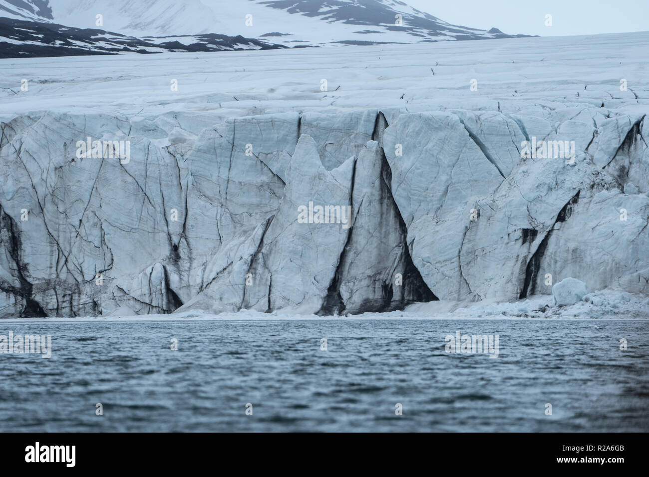 La glace de mer arctique glaciers dans la région de Svalbard, Norvège en juin Banque D'Images