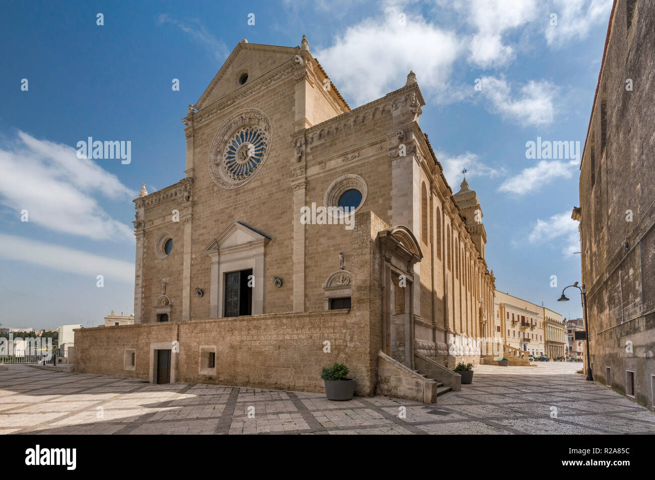 Avant de l'ouest de l'assomption cathédrale (Duomo, la Basilique Santa Maria Assunta), 11ème et 12ème siècles, de style roman, à Gravina in Puglia, Pouilles Italie Banque D'Images