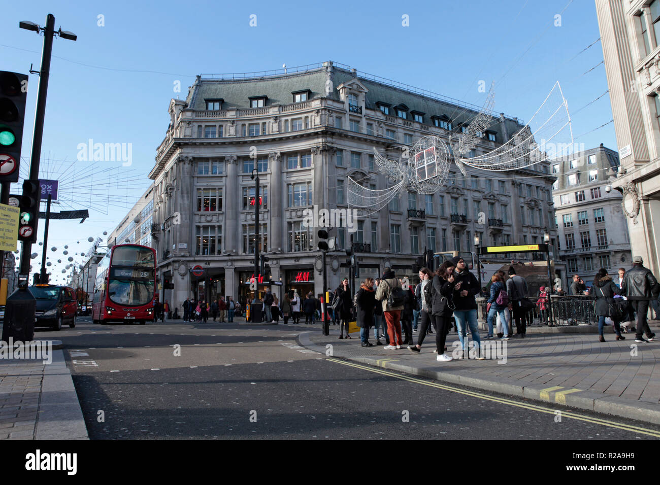 L'intersection achalandée à Oxford Circus, West End, Londres, UK Banque D'Images