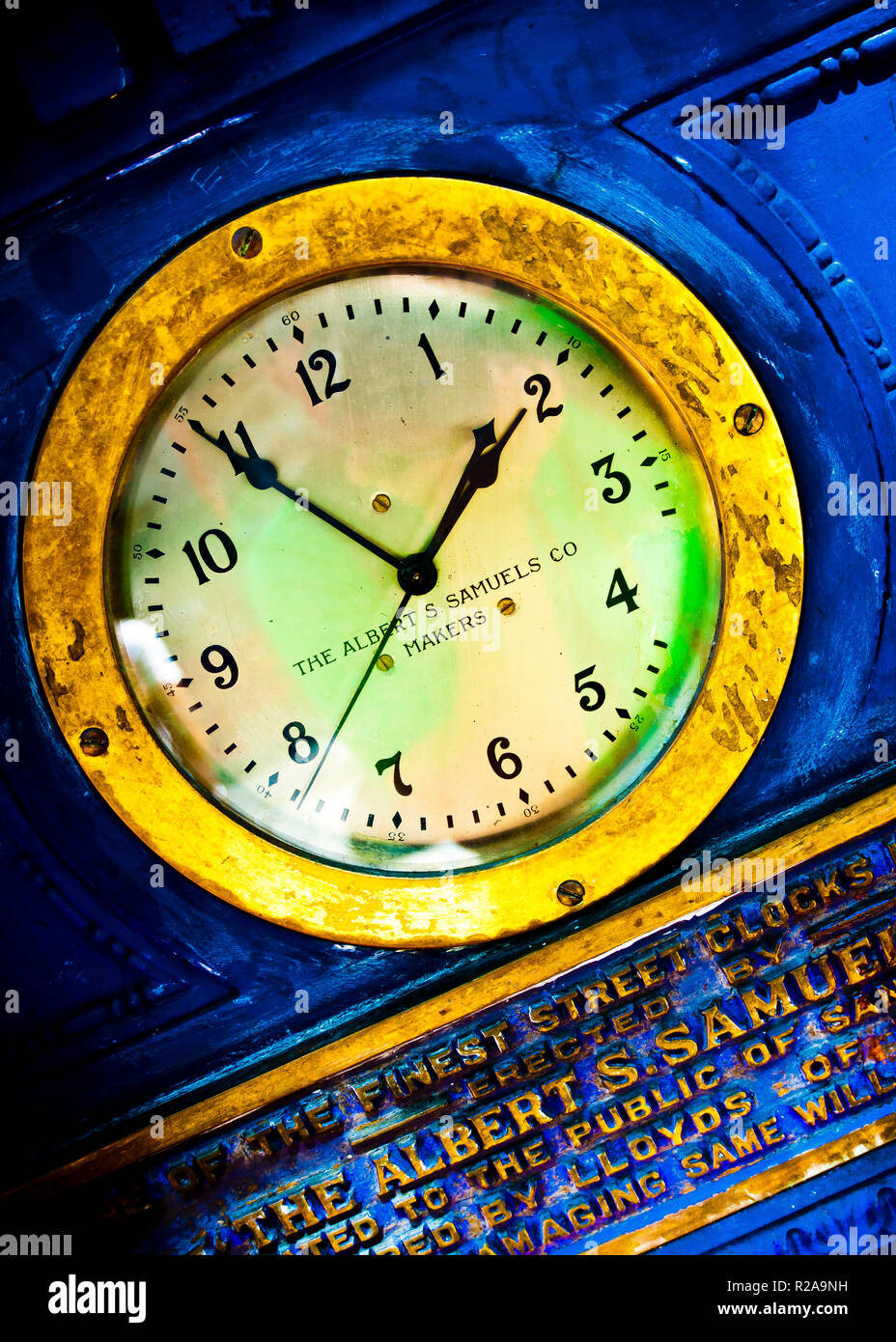 Belle horloge de rue fait, les fabricants Albert S Samuel.close up image verticale de l'artisanat fait le temps pièce situé à San Francisco, Californie États-Unis Banque D'Images