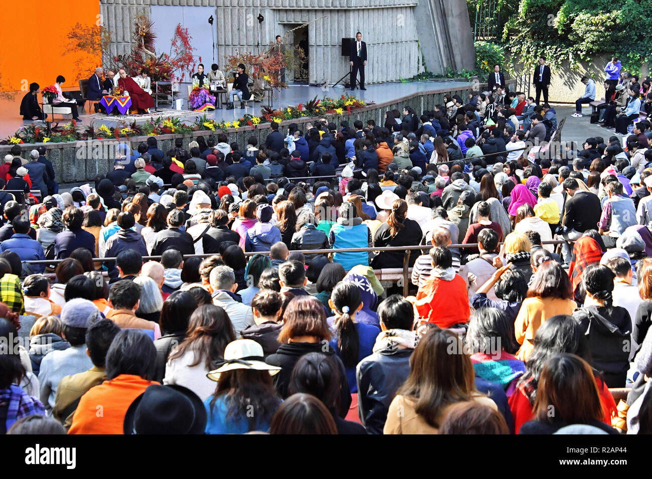 Tokyo, Japon. 17 novembre, 2018. Le dalaï-lama à la 'One - Nous sommes une famille" à la salle de Concert en plein air d'Hibiya. Tokyo, 17.11.2018 | Conditions de crédit dans le monde entier : dpa/Alamy Live News Banque D'Images