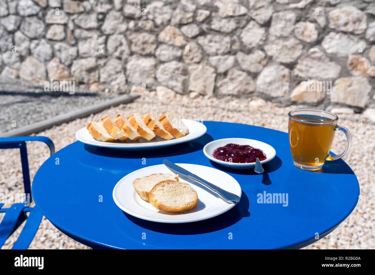 Le petit déjeuner dehors en été Banque D'Images