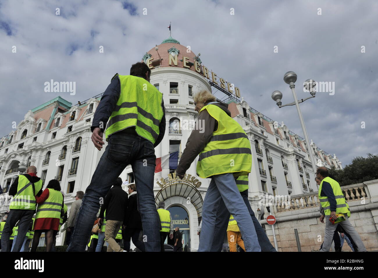 Jaune des manifestants à Nice Banque D'Images