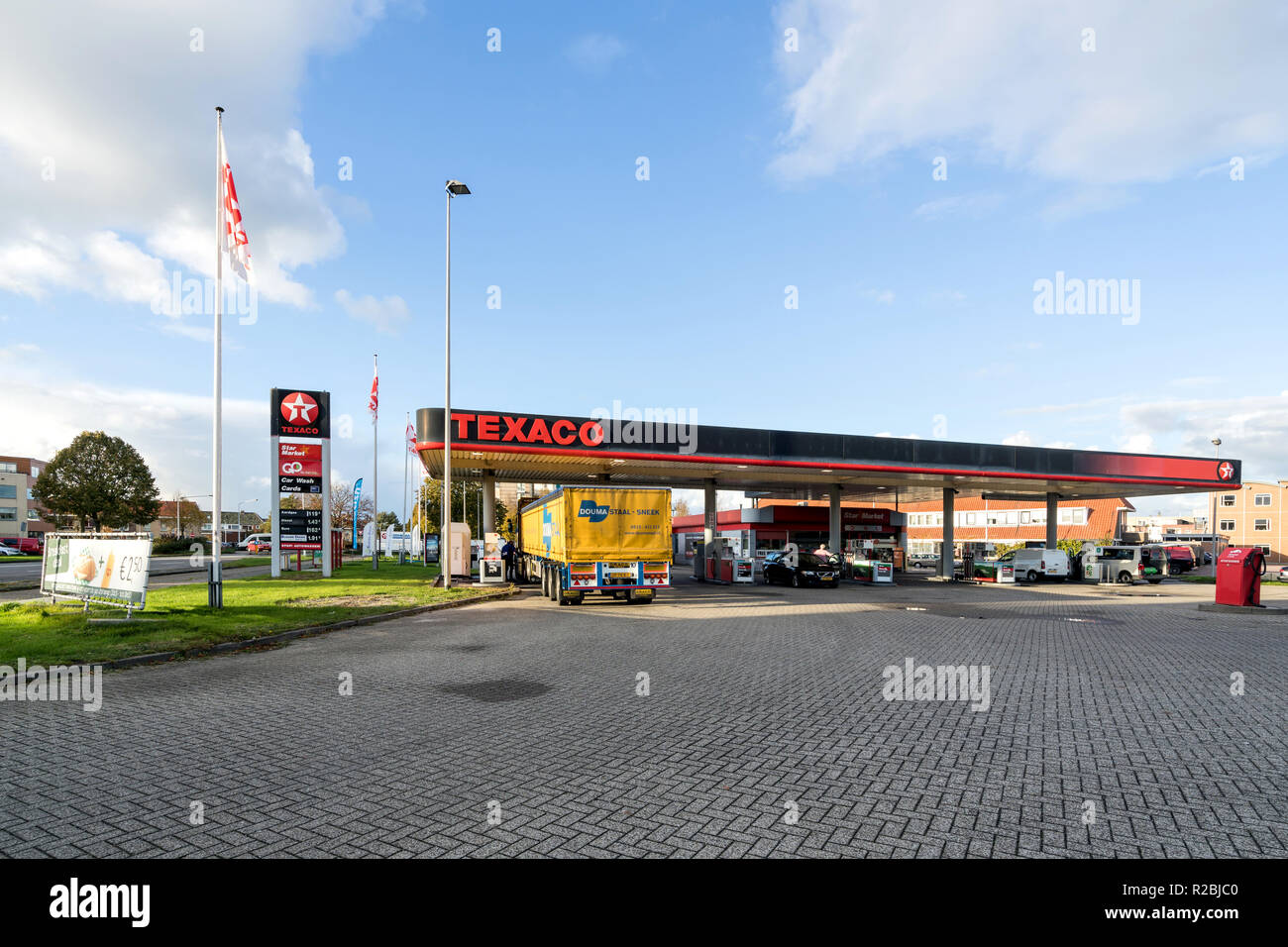 Texaco gas station à Sneek, Pays-Bas. Texaco est une filiale de pétrole américain Chevron Corporation. Banque D'Images