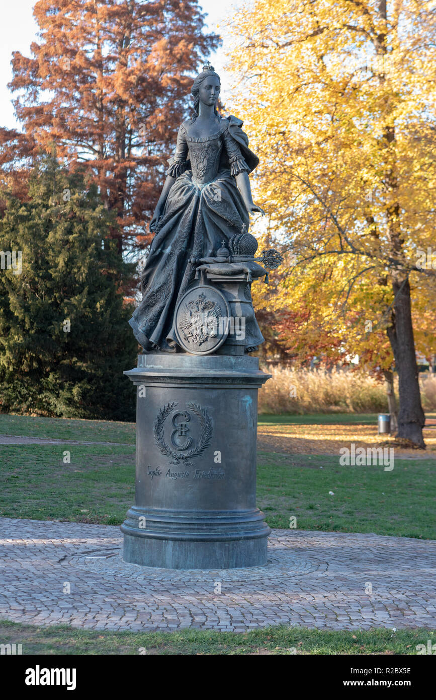 Zerbst, Allemagne - 11 novembre 2018 : vue sur le monument de Friederike Auguste Sophie, Princesse d'Anhalt-Zerbst, née Princesse d'Anhalt-Bernburg. S Banque D'Images