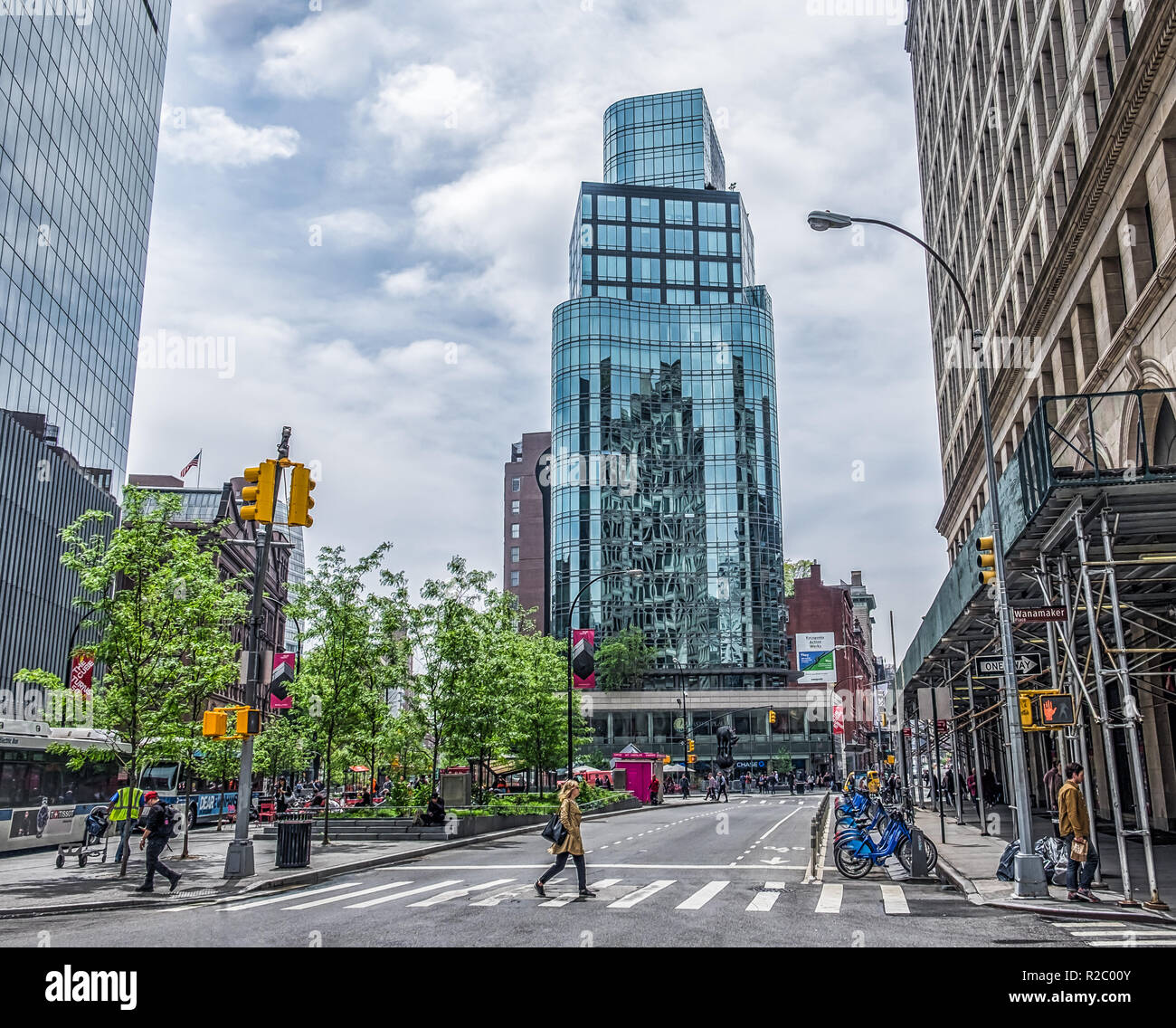 New York City, États-Unis, mai 2018, bâtiment moderne à Astor place, Manhattan Banque D'Images