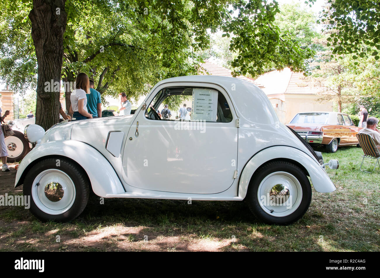 Prague, République tchèque, 26 mai 2018, Simca 5 est une petite voiture de tourisme français-italien conçu par les ingénieurs de Fiat à Turin. Banque D'Images