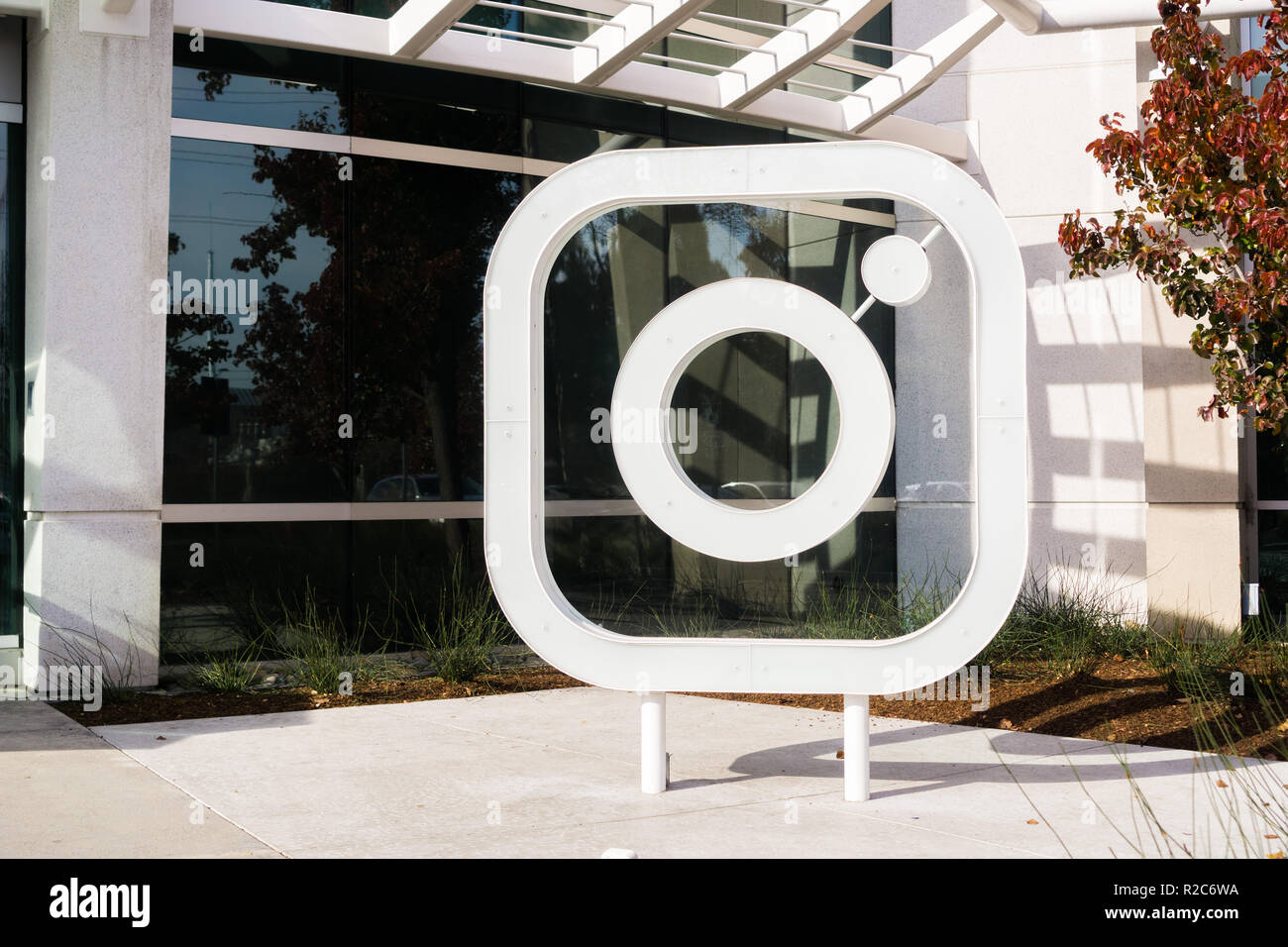 Décembre 27, 2017 Menlo Park / CA / USA - logo Instagram devant les bureaux situé dans la Silicon Valley, Instagram est administré par Facebook Banque D'Images