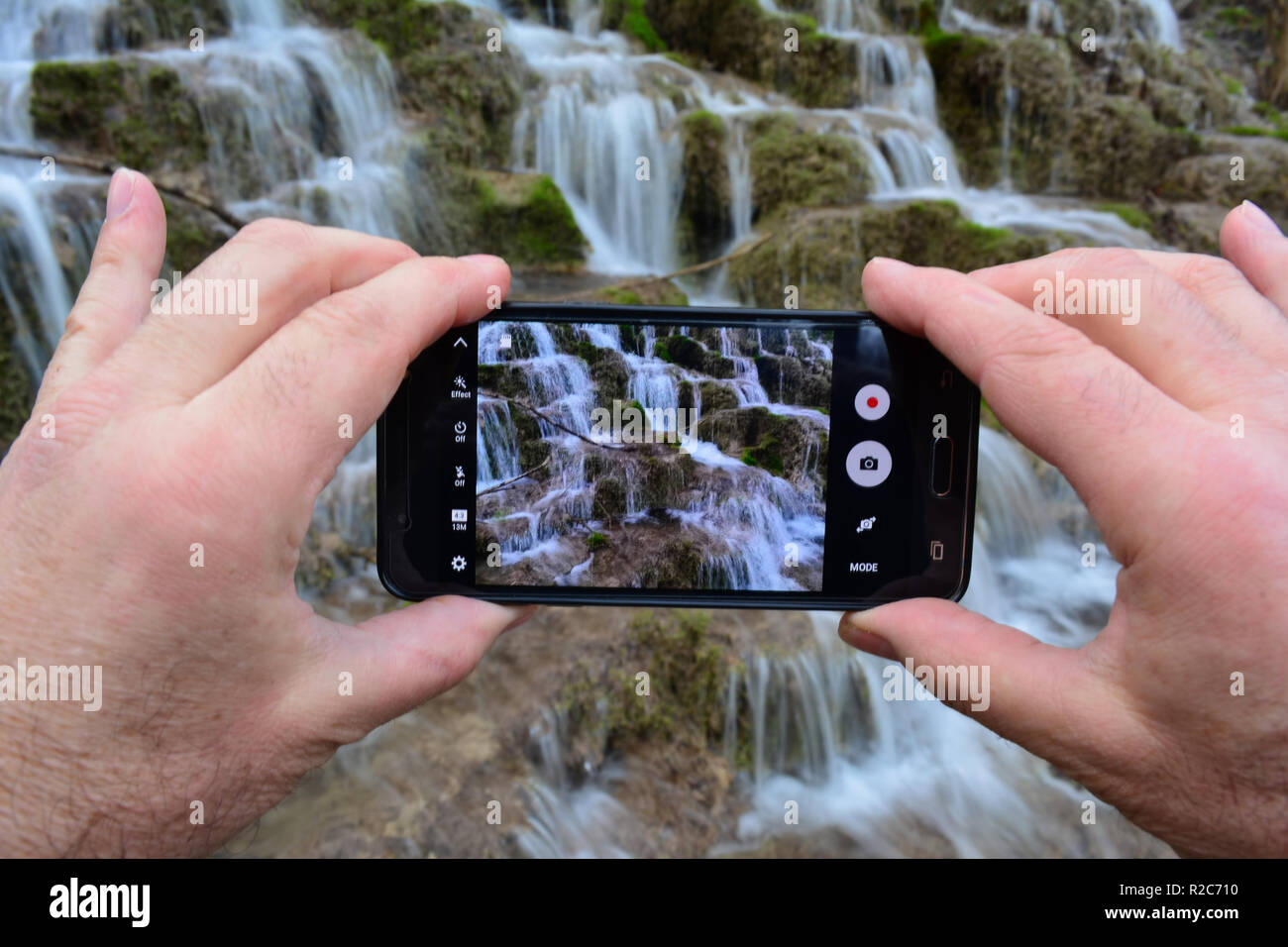Photo de la nature sesion, séance photo par téléphone mobile, cascade cascade, Bigar creek, Kalna, Serbie Banque D'Images