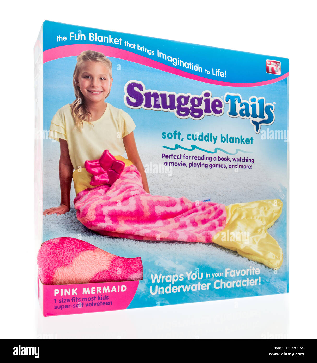 Winneconne, WI - 4 novembre 2018 : l'emballage d'un Snuggie Tails fun couverture sur un fond isolé. Banque D'Images