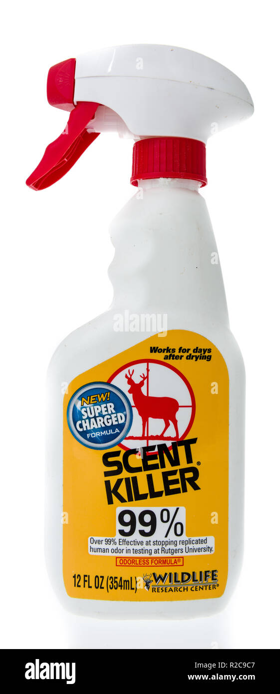 Winneconne, WI - 11 novembre 2018 : une bouteille de parfum Wildlife Research Centre killer sur une base isolée. Banque D'Images