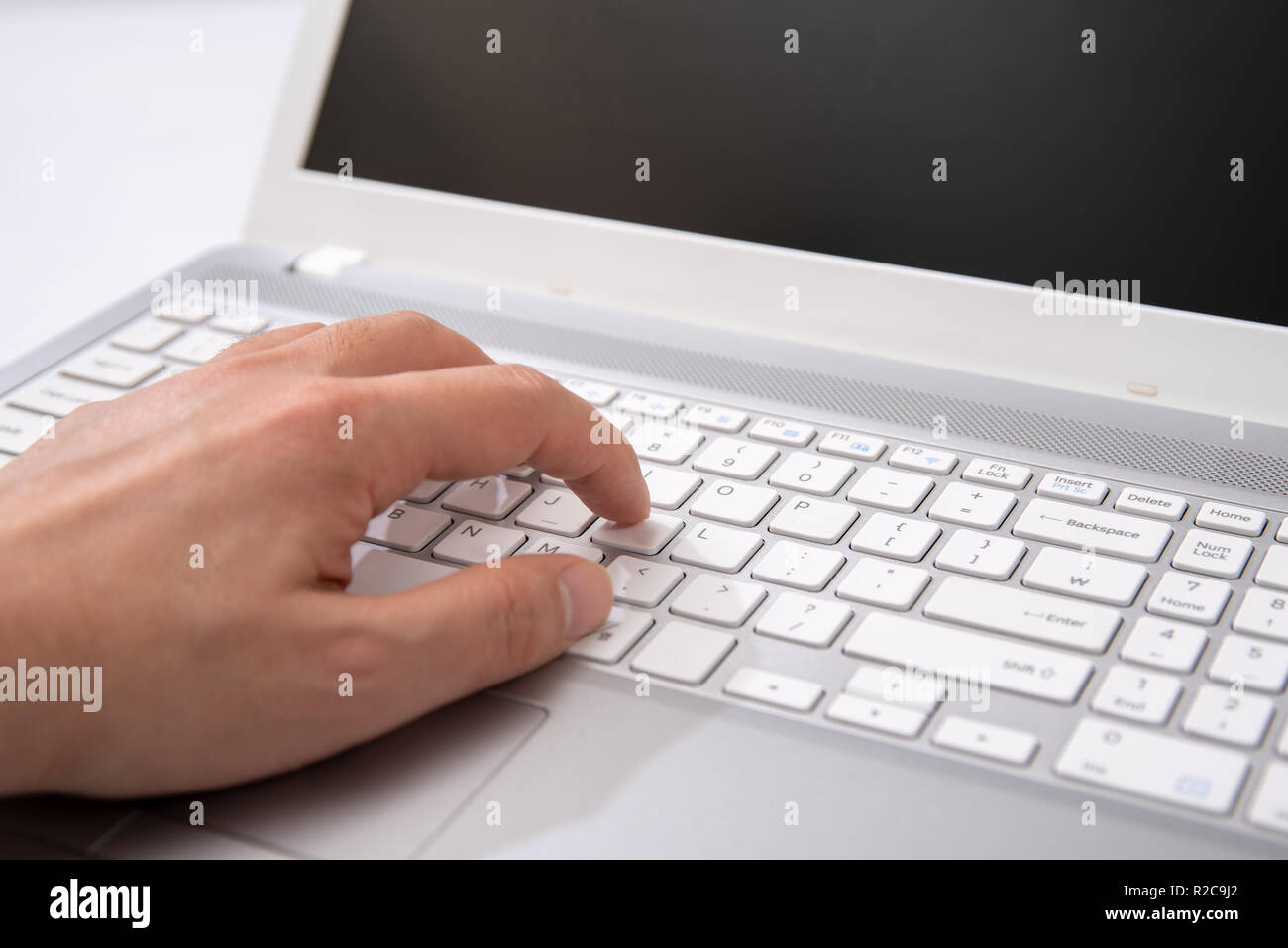 Close-up of tapant business man main sur clavier. Banque D'Images