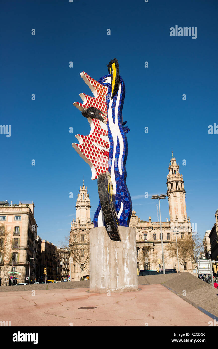 Barcelone, Espagne - 18 mars 2018 : le chef de la cara de Barcelone (Barcelona). Sculpture surréaliste par l'artiste pop américain Roy Lichtenstein. Banque D'Images