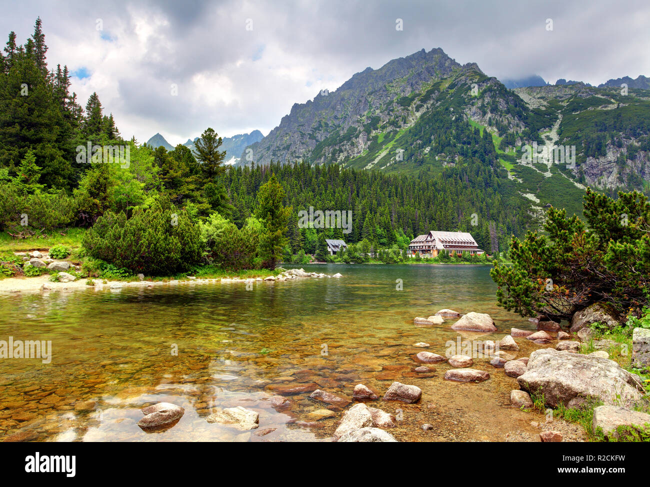 Strbske Pleso Slovaquie - paysage de montagne à l'été Banque D'Images