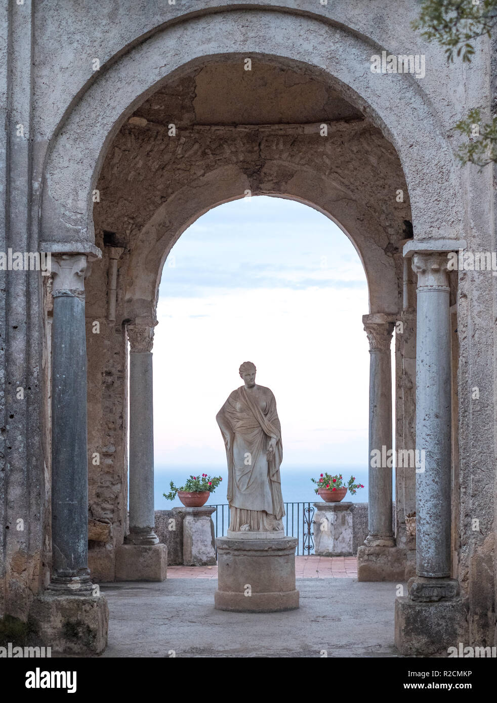 Statue de Cérès dans les jardins de la Villa Cimbrone à l'entrée de la terrasse de l'infini, Ravello, Italie. Distance de la mer Méditerranée. Banque D'Images