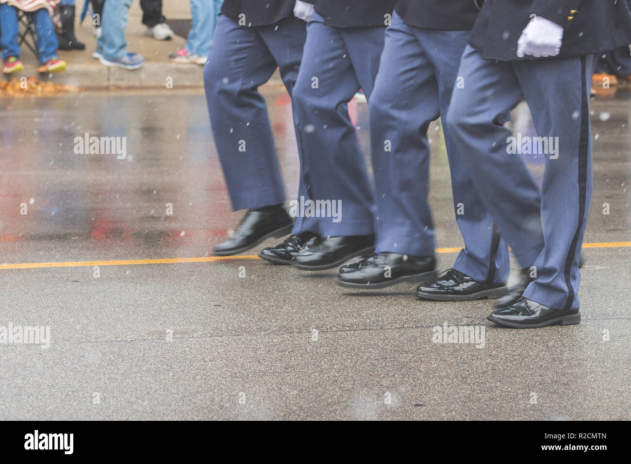 La formation des militaires en marche dans un holiday parade Banque D'Images