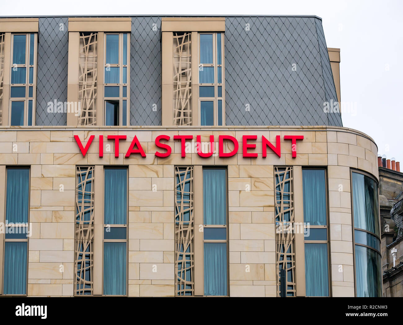 Signe nom en rouge de Vita chambres d'étudiants, Newcastle upon Tyne, England, UK Banque D'Images