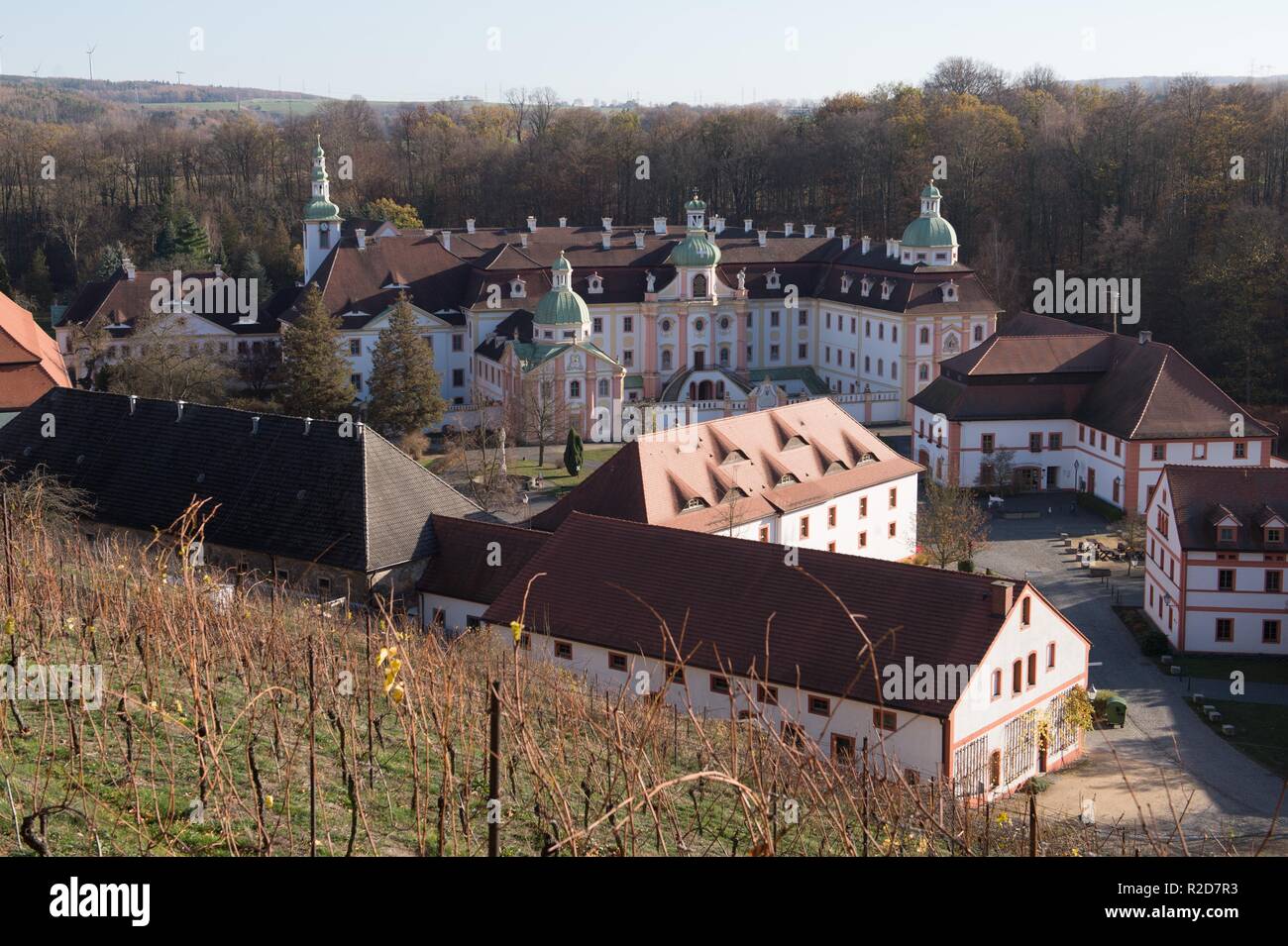 Ostritz, Allemagne. 15 Nov, 2018. Le complexe du monastère Saint Marienthal. Les monastères sont non seulement à la maison des religieuses ou des moines, mais aussi pour les animaux. (Dpa 'St. Marienthal maintient une vie monastique avec cat et duck' à partir de 19.11.2018) Crédit : Sebastian Kahnert/dpa-Zentralbild/dpa/Alamy Live News Banque D'Images