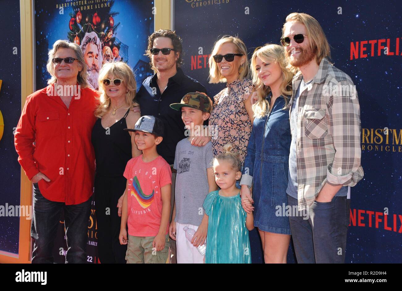 Los Angeles, CA, USA. 18 Nov, 2018. Goldie Hawn, Kurt Russell, Oliver Hudson, Erinn Bartlett, Sanne Hamers, Wyatt Russell, Rio, Hudson Hudson Hawn Bodhi, Wilder Brooks à Hudson arrivés pour LA CHRONIQUE DE NOËL, Bruin Westwood, Los Angeles, CA, 18 novembre 2018. Credit : Elizabeth Goodenough/Everett Collection/Alamy Live News Banque D'Images