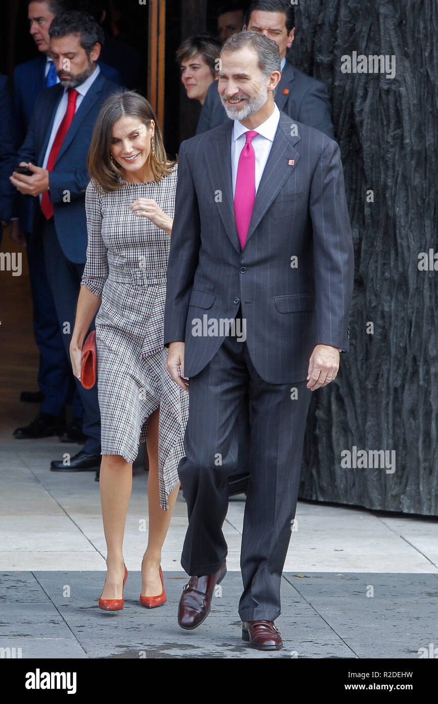 Madrid, Espagne. 19 Nov, 2018. Le roi Felipe VI d'Espagne et la Reine Letizia d'Espagne assister le bicentenaire de le Musée National du Prado et l'ouverture de l'exposition 'Museo del Prado 1819-2019. Un lieu de mémoire" au Musée du Prado le 19 novembre 2018 à Madrid, Espagne. Credit : Jimmy Olsen/Media Punch ***Aucune Espagne*** ***Aucune Espagne***/Alamy Live News Banque D'Images