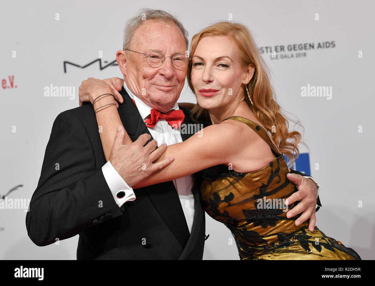 Berlin, Allemagne. 19 Nov, 2018. Helmut Baumann, chorégraphe, acteur et directeur musical, et UTE LEMPER, Chanteuse allemande, venez à l'avantage des artistes 'gala contre le sida - Le Gala 2018' au Theater des Westens pour le bénéfice de l'aide propose de la Berliner Aids-Hilfe. Credit : Jens Kalaene Zentralbild-/dpa/dpa/Alamy Live News Banque D'Images