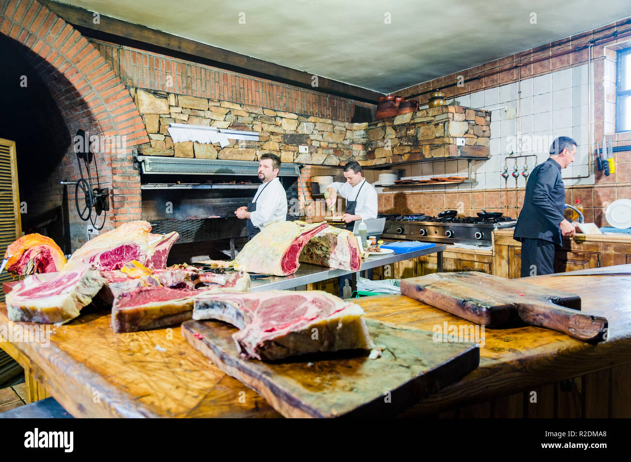 Cuisine Bodega El Capricho et ses matières premières. Jiménez de Jamuz,  Santa Elena de Jamuz, Leon, Castilla y Leon, Spain, Europe Photo Stock -  Alamy